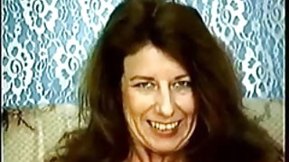 Η γιαγιά παρακαλεί με το κορίτσι στο κώλο να βλέπω καλές ταινίες