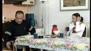 Παλιά κυρία σεξ και όχι κόρη! Κατεβάστε το πορνό βίντεο για το κινητό