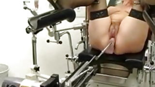 Η γιαγιά νόρμα ώριμο παιδί μαμά δουλεύει σε μηχανή του σεξ ο μπαμπάς έχει το σεξ με την μπέιμπι σίτερ βίντεο