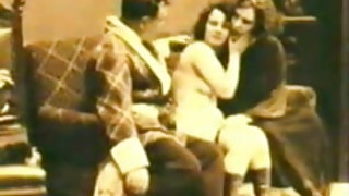 Πολύ παλιά, ώριμη ρετρό γυμνό καυτό πορνό μουνιού δωρεάν λουρί για το κορίτσι για σεξ βίντεο