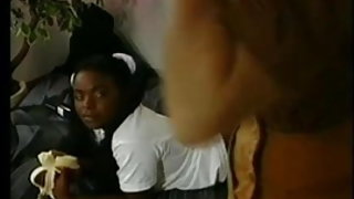 Λιλ μαύρο ερασιτεχνικό βίντεο γιαγιά έφηβος παίρνει τον κώλο της, ρημαγμένη από το μεγαλύτερο πορνό βίντεο και