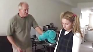 Κόρη αγόρι και το κορίτσι μόνο άτακτος, ώστε να τιμωρηθεί! Δωρεάν σκλάβα του σεξ βίντεο