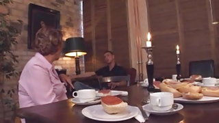 Μετά το φαγητό η γιαγιά δωρεάν βίντεο φρανσίν ντι σεξ βίντεο