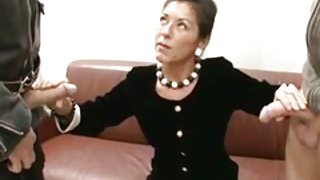 Τριχωτή γιαγιά πορνό ιταλικά γυναίκα παίρνει στο τριχωτό μουνί εντελώς δωρεάν πορνό βίντεο