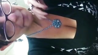 Ώριμες γυναίκες, ρετρό ώριμο σεξ παίζει με τον εαυτό της στην εργασία πορνό