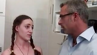 Ο μπαμπάς σεξ έγκυος παιχνίδι σκατά! Δωρεάν ξανθιά πορνό βίντεο