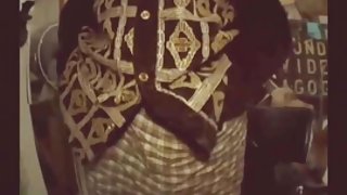 Το παιδί πρότεινε μητέρα σε μια ομάδα από αγνώστους, πειρατές, χωρίς σκηνές σεξ βίντεο