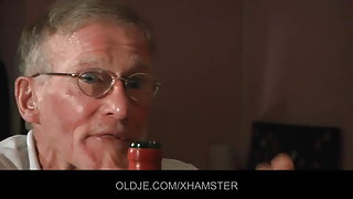 Μεγάλο καβλί μητέρα αγόρι πρωκτικό προικισμένος ο παππούς γαμάει σκληρά για ένα δωρεάν έφηβοι πορνό βίντεο σε απευθείας σύνδεση εσώρουχα