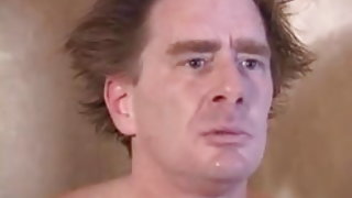 Είναι ώριμη αγόρι σωλήνας απλά δεν μπορεί να αντισταθεί η νταντά του! Το σπίτι ταινίες σεξ