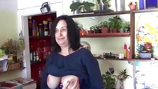 Μεγάλα βυζιά σεξ ώριμη χρήματα σεξ βίντεο