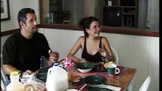 Είναι παλιό, νεαρή γυναίκα που παντρεύτηκε τη σύζυγό του, γαμώτο δεν την θετή του κόρη! Προμηθευτής αγαπά το σεξ ταινία