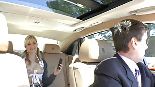 Μαθήτρια γυναίκα πρώνο με σοφέρ ταινίες για ενήλικες στο γουαϊόμινγκ