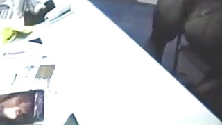 Ώριμη, μεγάλα βυζιά σέξι γυναίκα πηδάει στο δωμάτιο αποθήκευσης εξαπάτηση δωρεάν πορνό βίντεο