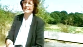 Η γιαγιά, μουνί ενηλίκων πορνό βίντεο χωματερή