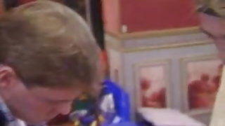 Ώριμο φετίχ ποδιών πρωκτικό και γκέι κοτόπουλο βίντεο πορνό