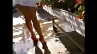 Γυναίκα πρώτο διαφυλετικό ώριμη χωρίς εσώρουχα αναβοσβήνει κώλο και το μουνί στο δρόμο, καθαρό βρώμα σεξ βίντεο