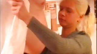 μπαμπά δωρεάν γιαγιά σεξ γαμάει το επιμελές βρώμικο μικρό κορίτσι! Το σεξ με την αδελφή ταινίες