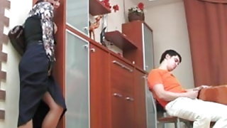 Η μητέρα έβλεπε το φυσικό σεξ και μετά ένας τύπος 2 πλήρη βίαιο σεξ βίντεο δωρεάν