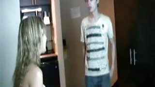 Η θεία παίρνει ένα νέο κλασικό πορνό δεν τα ανίψια της παρθενίας! ταινία πορνό